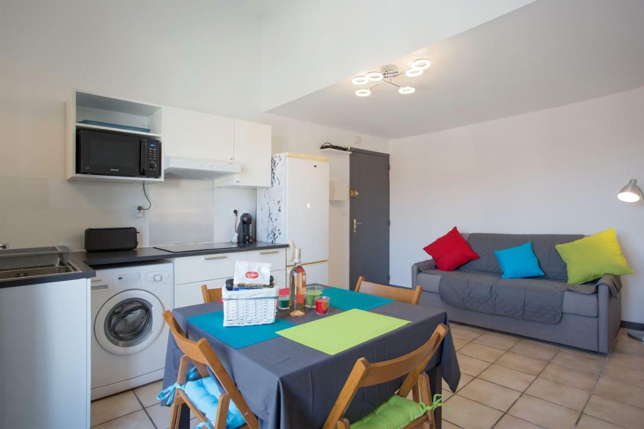 DUPLEX 4 PERSONNES A 200m DE LA MER Leilighet Hyères Eksteriør bilde