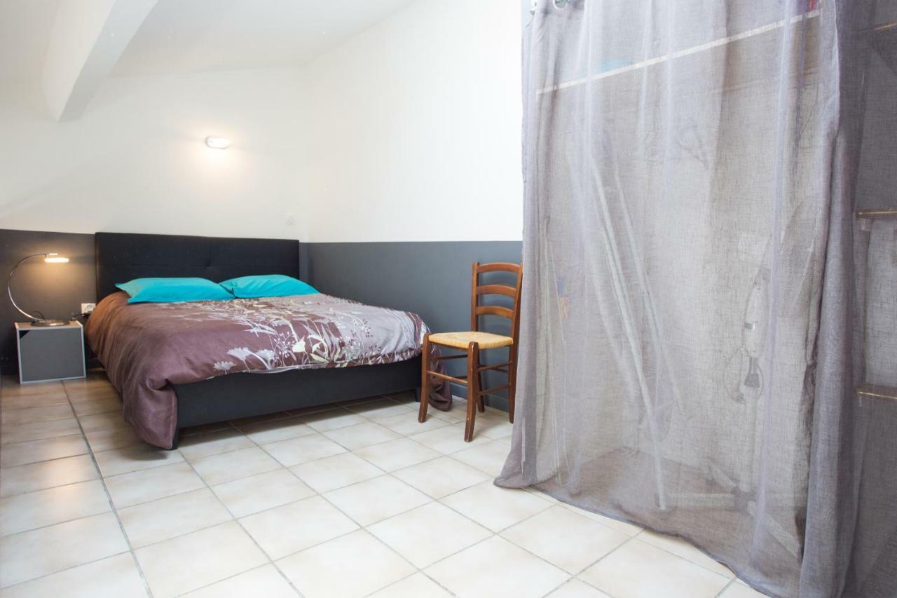 DUPLEX 4 PERSONNES A 200m DE LA MER Leilighet Hyères Eksteriør bilde